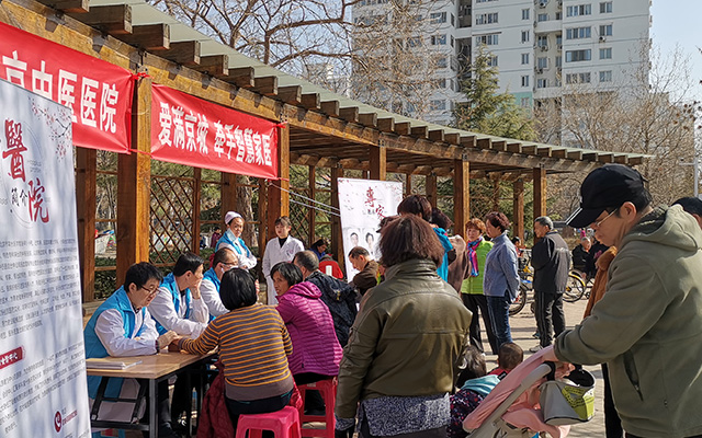 【学雷锋日】百家le网站(中国)股份有限公司官网,举办“爱满京城，牵手智慧家医”志愿服务活动(图2)